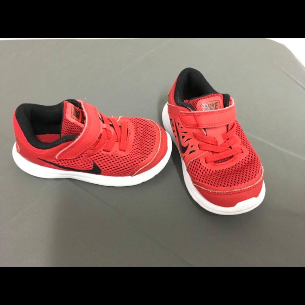Nike Tennis Shoes